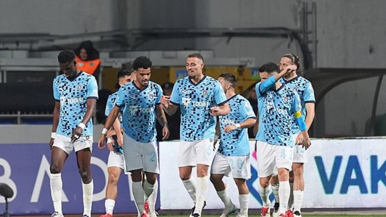Başakşehir ikinci yarı açıldı, Eyüpspor'u deplasmanda yıktı (Eyüpspor 1 - 3 Başakşehir | Maçın özeti)