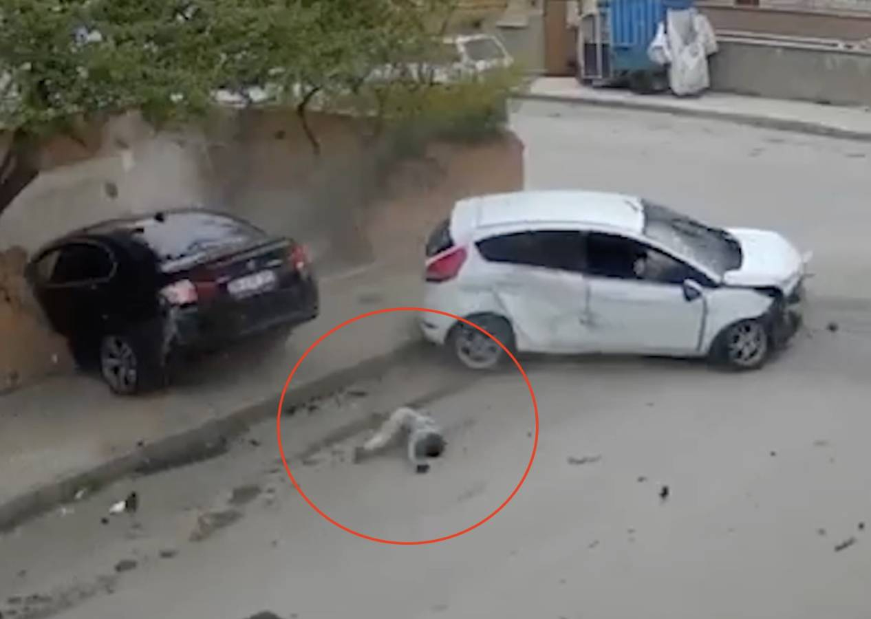 Çorum'da iki otomobil çarpıştı, 4 yaşındaki çocuk camdan fırladı: O anlar kamerada