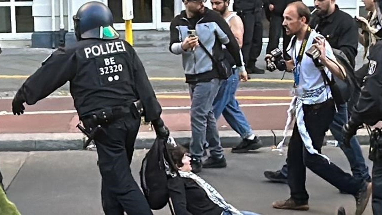 Amerikan faşizmi Berlin’e uzandı! Almanya, Filistin'e destek gösterisine katılan 4 yabancı uyrukluyu sınır dışı edeceğini duyurdu
