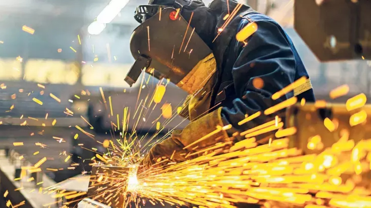 Geçen yıl 300 bin yabancıya çalışma izni verildi