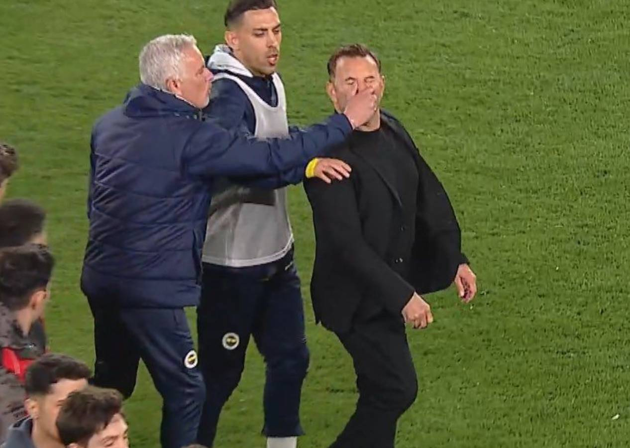 Maç bitti olay çıktı! Jose Mourinho, Okan Buruk'u yere serdi
