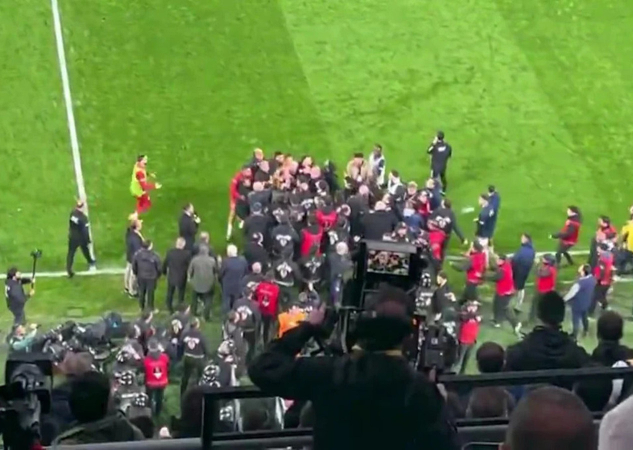 Kadıköy'de geceye damga vuran anlar: İşte kare kare yaşananlar