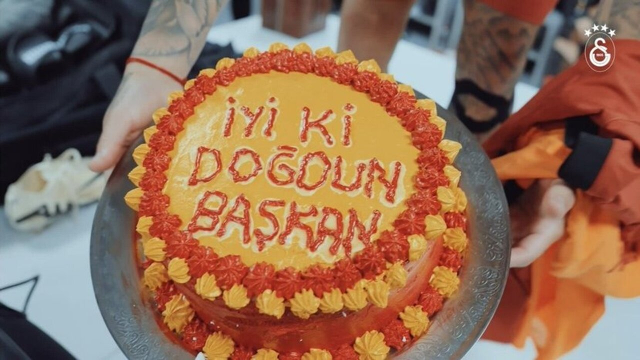 Galatasaraylı futbolculardan Ali Koç'a doğum günü pastası göndermesi: İyi ki doğdun başkan