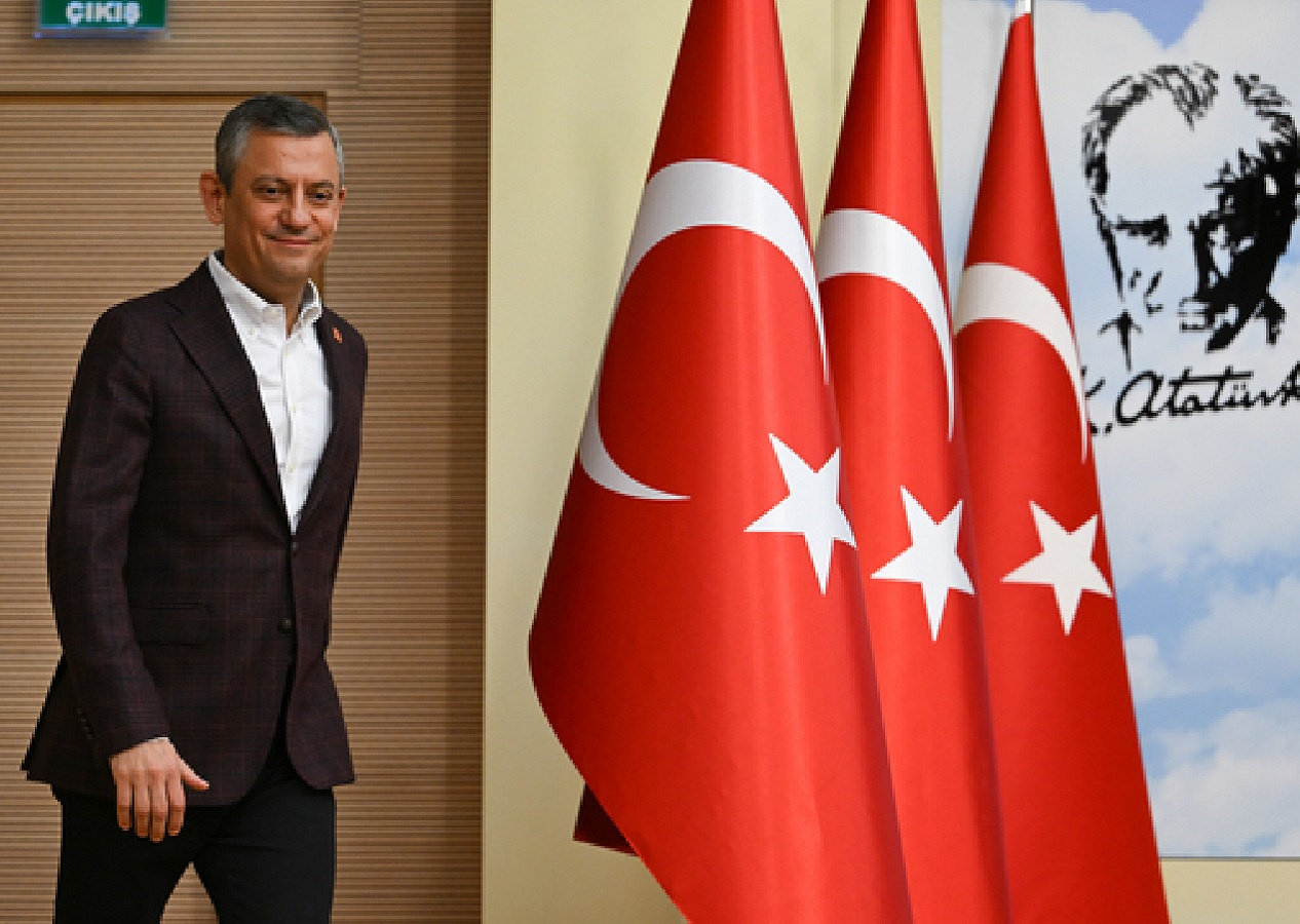CHP Genel Başkanı Özel basın toplantısında konuştu: "Milletin terazisine hep beraber çıkacağız"