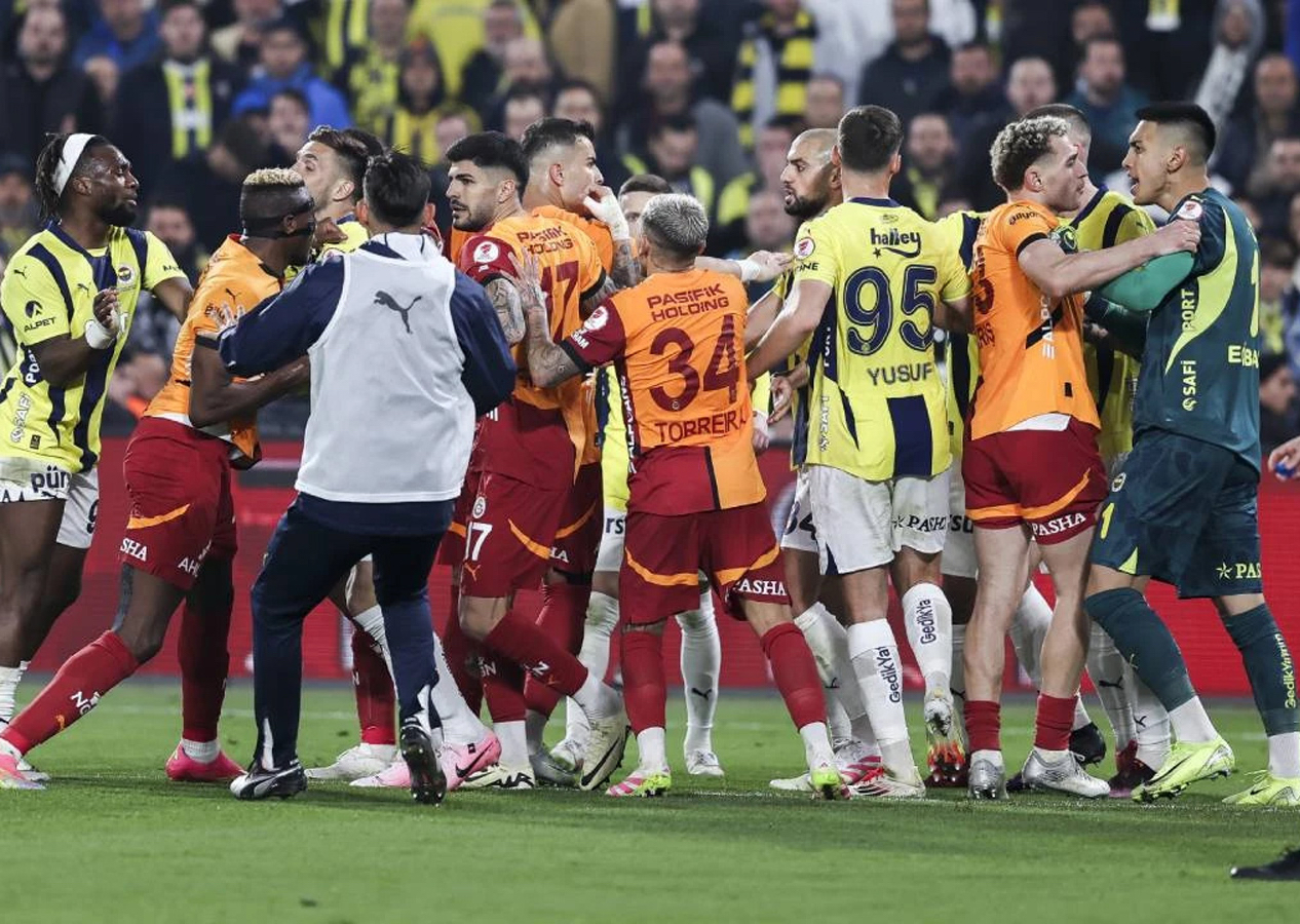 Fenerbahçe - Galatasaray derbisinin cezaları belli oldu! İşte Jose Mourinho'nun olmayacağı maçlar