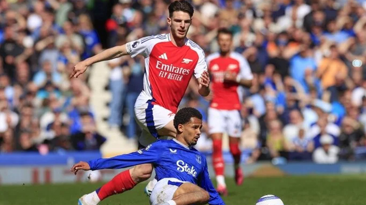 Arsenal'a Premier Lig'de Everton çelmesi