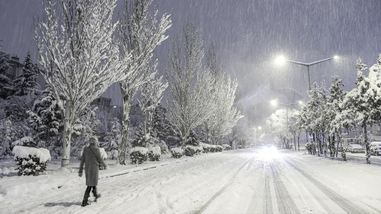 Meteoroloji uyardı: Bu şehirlerde dışarı çıkarken dikkat! Fırtına ve sağanak yolda!