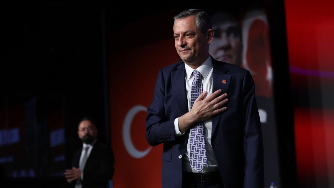 Özgür Özel, bin 171 oy alarak yeniden CHP Genel Başkanı oldu