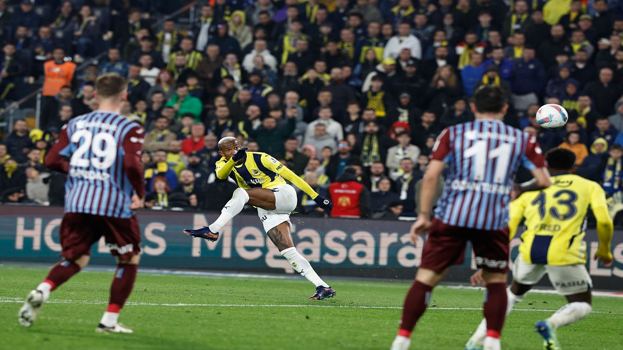 Talisca’dan Hat-trick Şov! Fenerbahçe-Trabzonspor Derbisi 4-1 Bitti