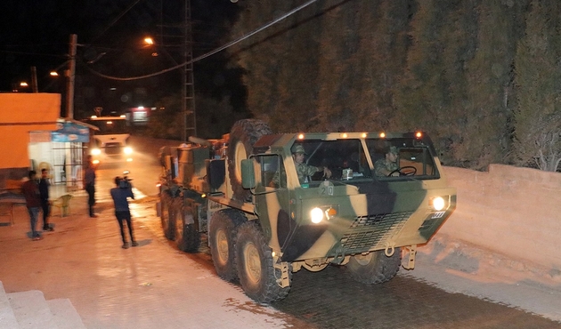 Sınıra askeri sevkiyat devam ediyor...