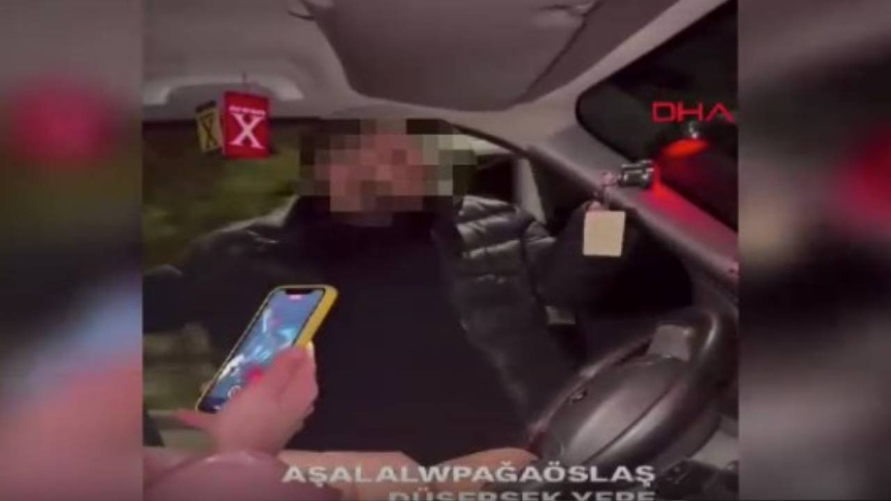 Şovun sonu kötü bitti! Kapıyı açıp dans eden sürücü hareket halindeki aracından yola düştü