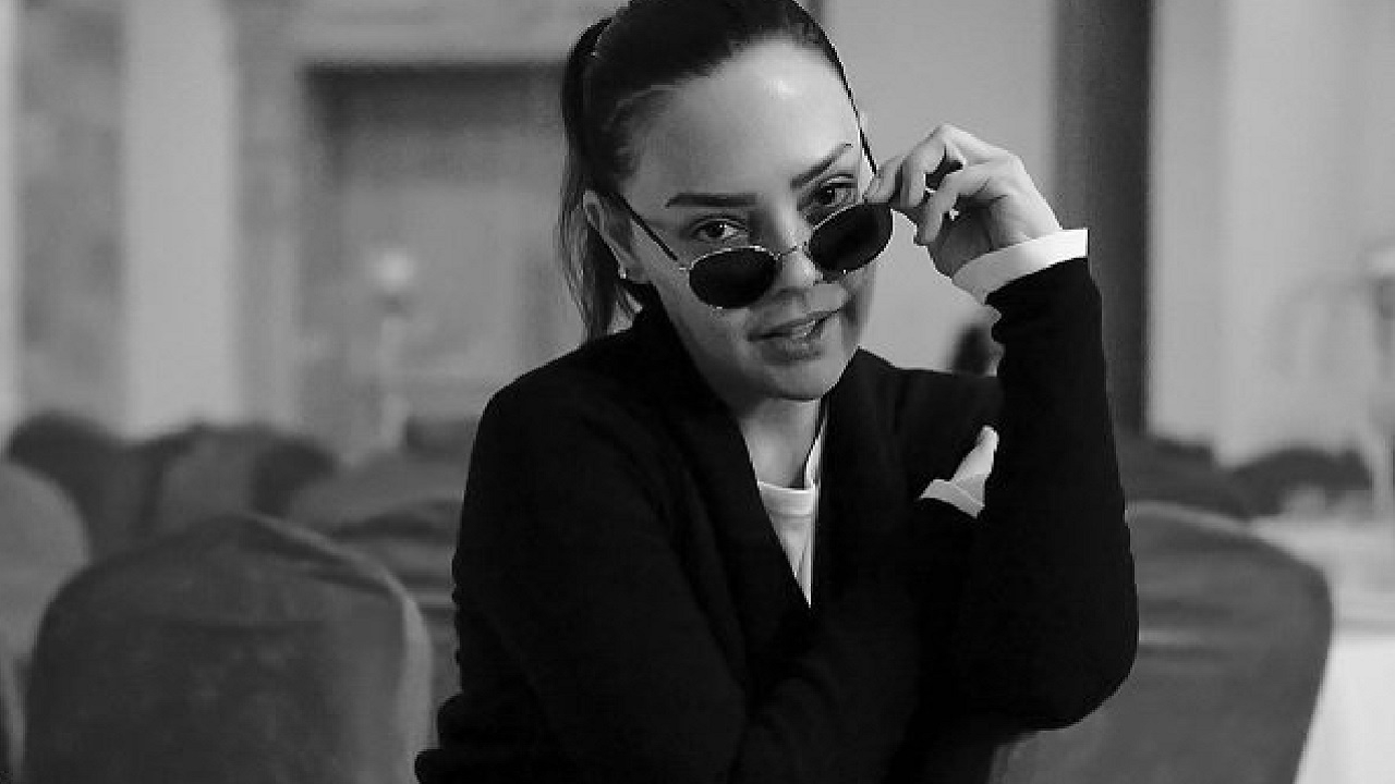 Ebru Gündeş'in gözlerden uzak büyüttüğü kızı Alara yıllar sonra ilk kez görüntülendi