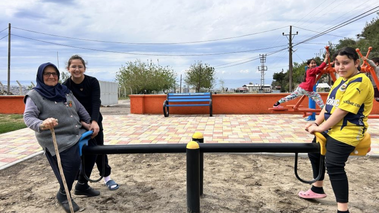 İskenderun’da 77 yaşındaki Emine Nine’nin park hayali gerçek oldu