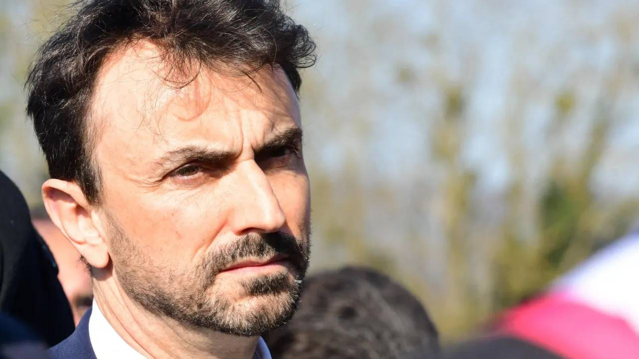 Lyon Belediye Başkanı Gregory Doucet zimmete para geçirmekten gözaltına alındı