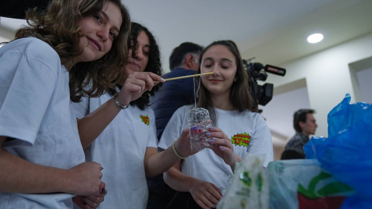 İzmir'de öğrenciler için atık ürünü getir, kantinden alışverişi yap dönemi