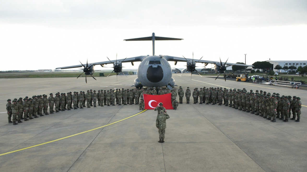 Kosova görevini başarıyla tamamlayan Türk komandoları yurda döndü