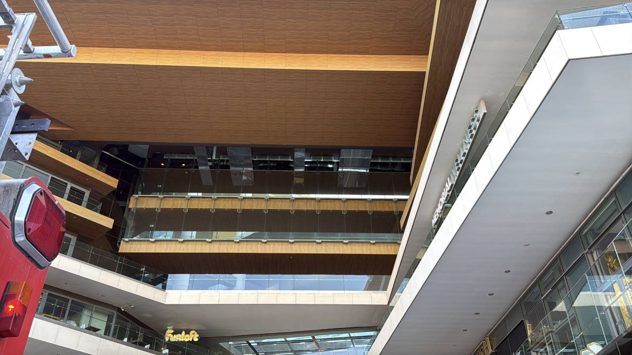 Zorlu Center'da yangın paniği! Mağazadan alevler yükseldi