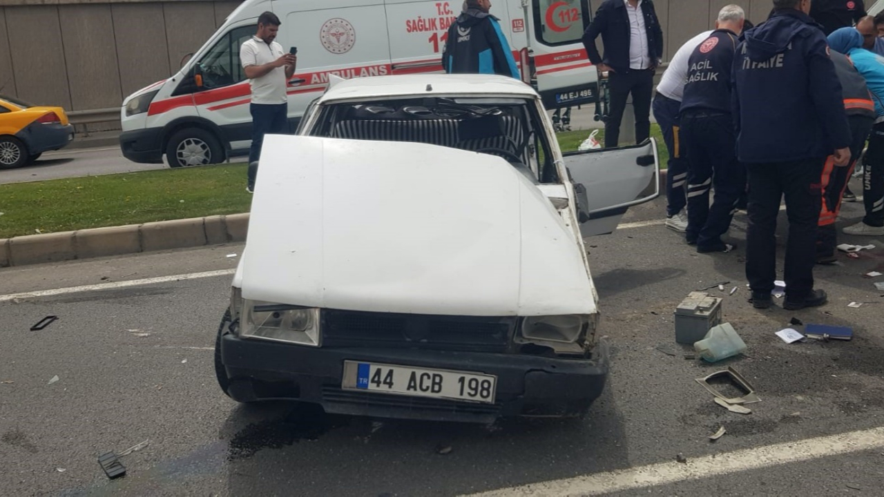 Malatya’da Tofaş faciası: Çekiciyle çarpıştı! 8 yaralı var...