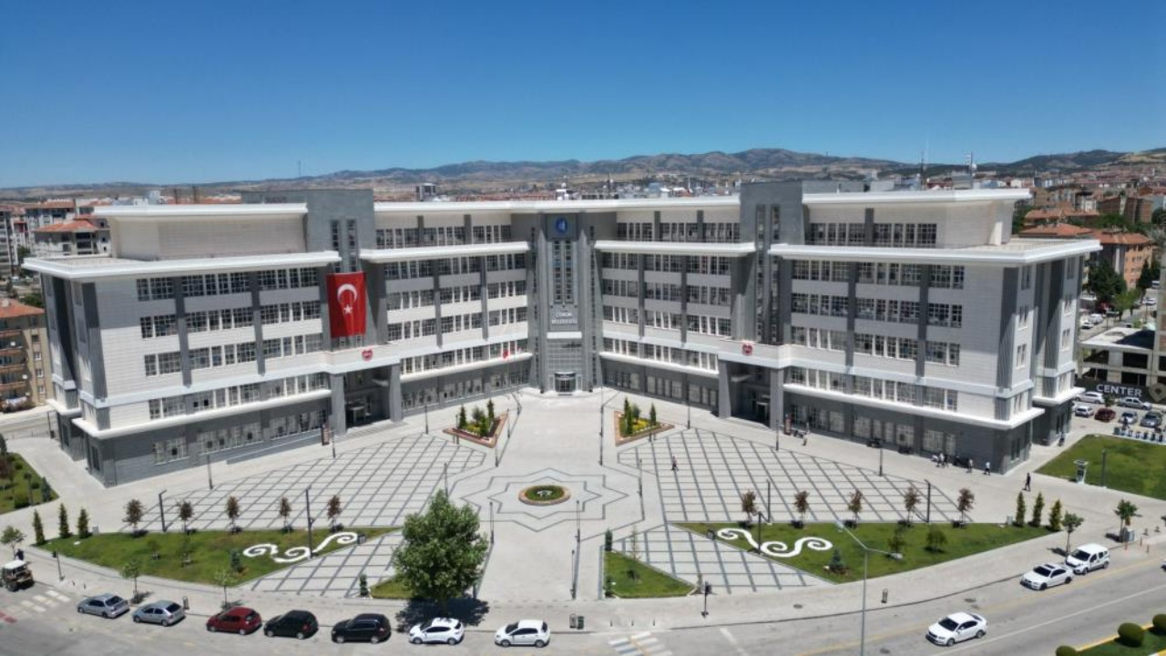 Çorum Belediyesi ihtiyaç sahibi ailelerin çocuklarının YKS ücretini karşıladı