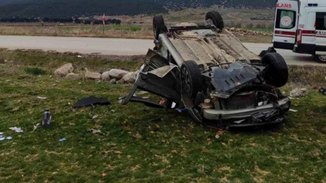 Afyonkarahisar’da otomobil devrildi! 2’si çocuk 5 kişi yaralandı