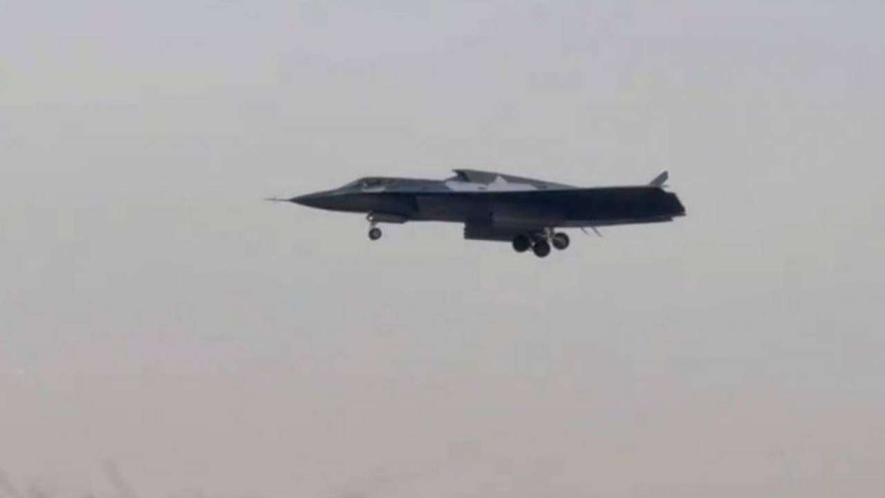 Çin’den savaş uçağı hamlesi! Altıncı nesil J-36 görüntülendi