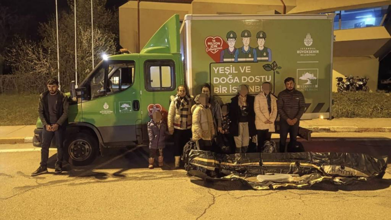 Sürücü İBB çalışanı çıktı! Edirne’de kamyonette 8 düzensiz göçmen yakalandı