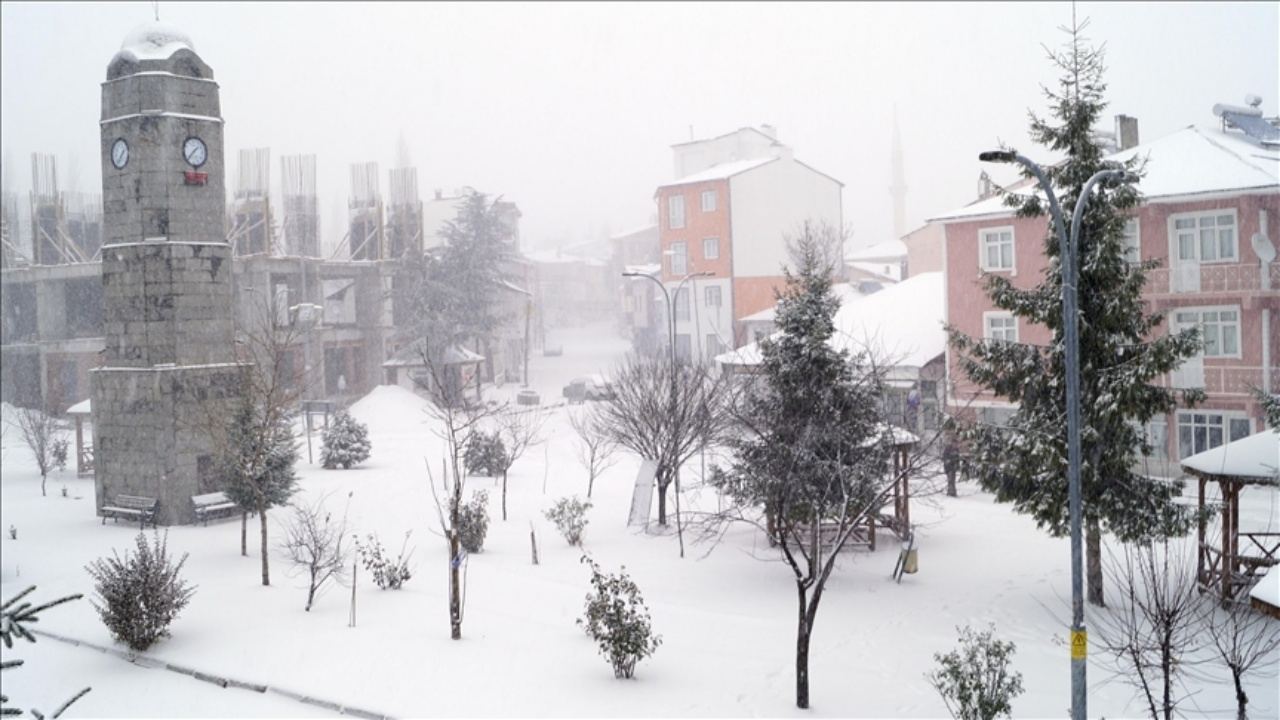 Tokat’ta kar yağışı hayatı etkiledi: Kar kalınlığı 10 santimetreye ulaştı
