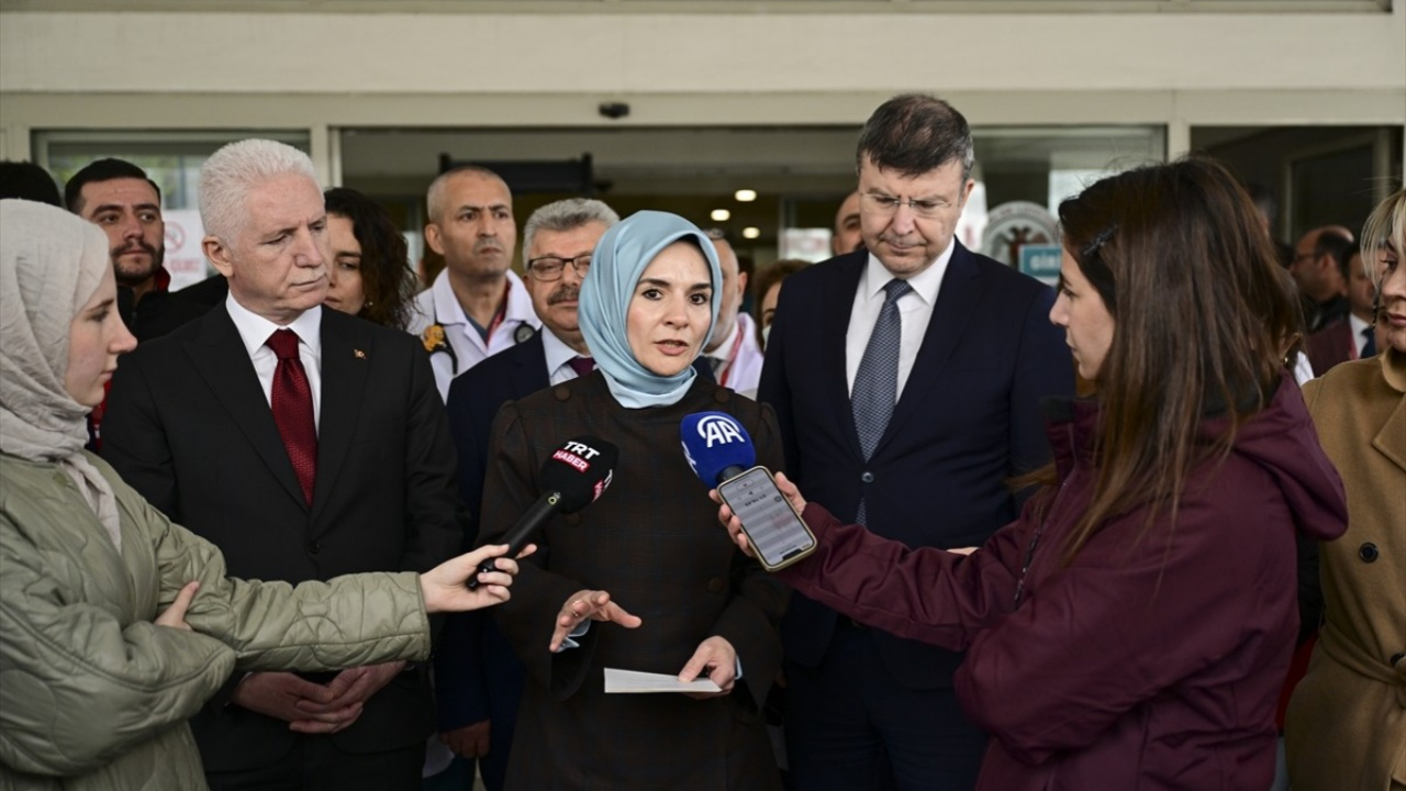 Bakan Göktaş, Maltepe huzurevi yangını sonrası hastaları ziyaret etti