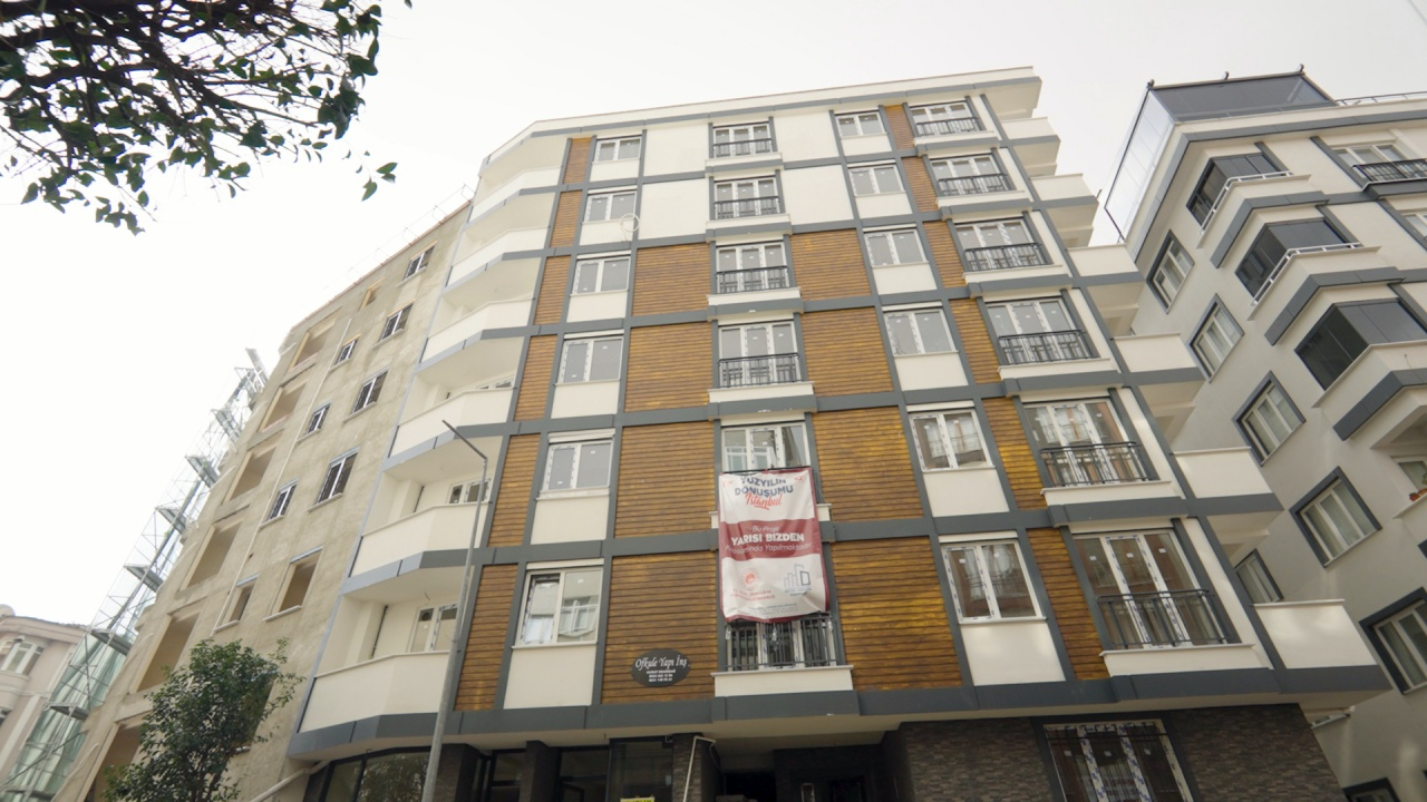Bakan Kurum’dan “Yarısı Bizden” hikayesi: Emekli Sevim Yazıcı’nın evi yenilendi