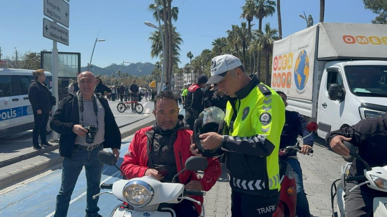 Marmaris’te kask takmayana hem ceza hem hediye