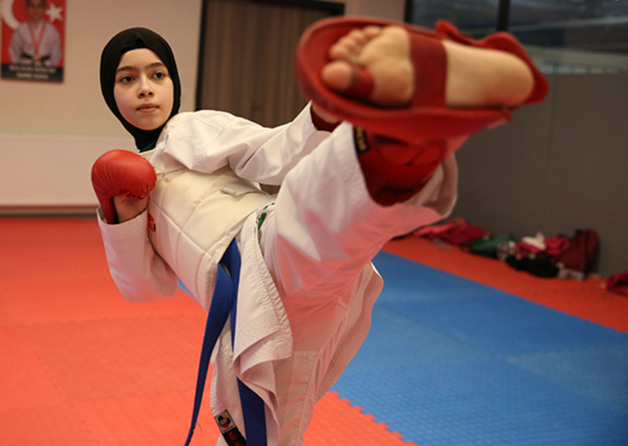 Saçları dökülen İmam Hatipli Dilara'ya 'karateyi' tavsiye ettiler: Şampiyon olabilir!