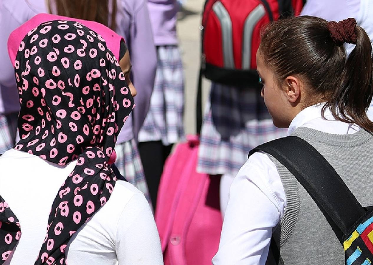 Kuzey Kıbrıs Türk Cumhuriyeti'nde lise ve ortaokullarda başörtüsü serbest bırakıldı
