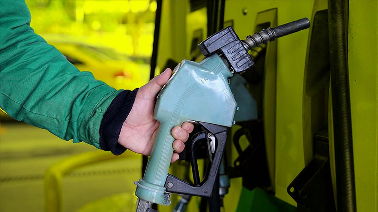 Motorinin ardından benzine de indirim: Pompaya yansıdı