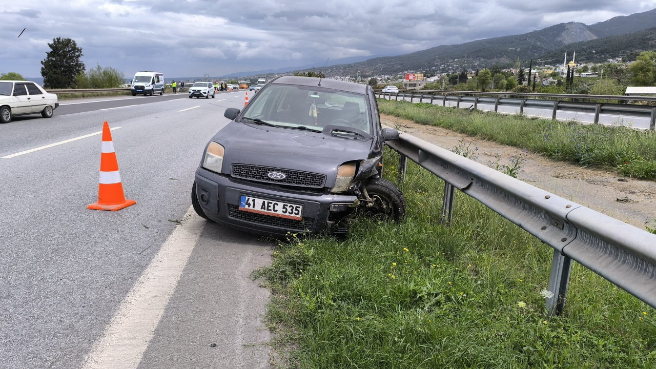 Hatay'da iki otomobilin çarpıştığı kazada 1 kişi öldü, 3 kişi yaralandı
