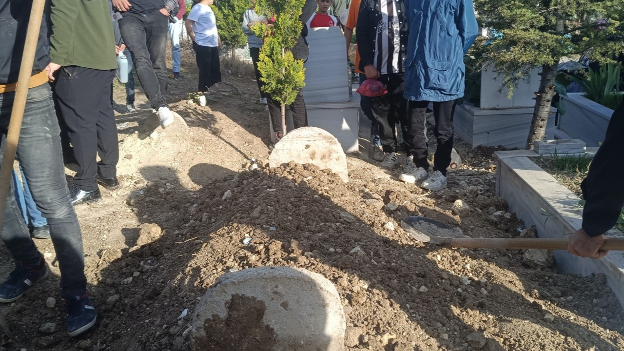 Siirt’te şaşırtan olay: 'Ses geliyor' dendi, dün gömülen kişinin mezarı açıldı!