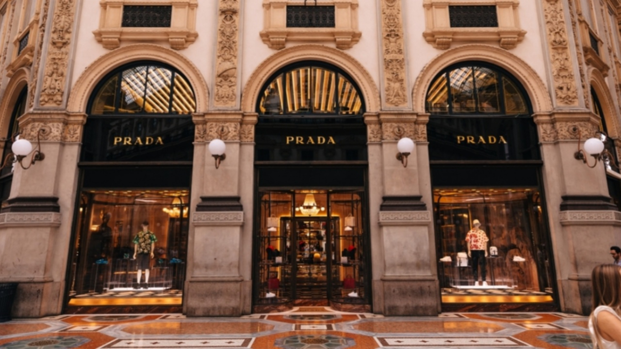 Prada, Versace’yi 1,38 milyar euroya satın alıyor