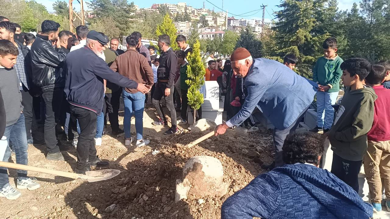 Siirt’te, ses geldiği iddiası üzerine dün gömülen kişinin mezarı açıldı