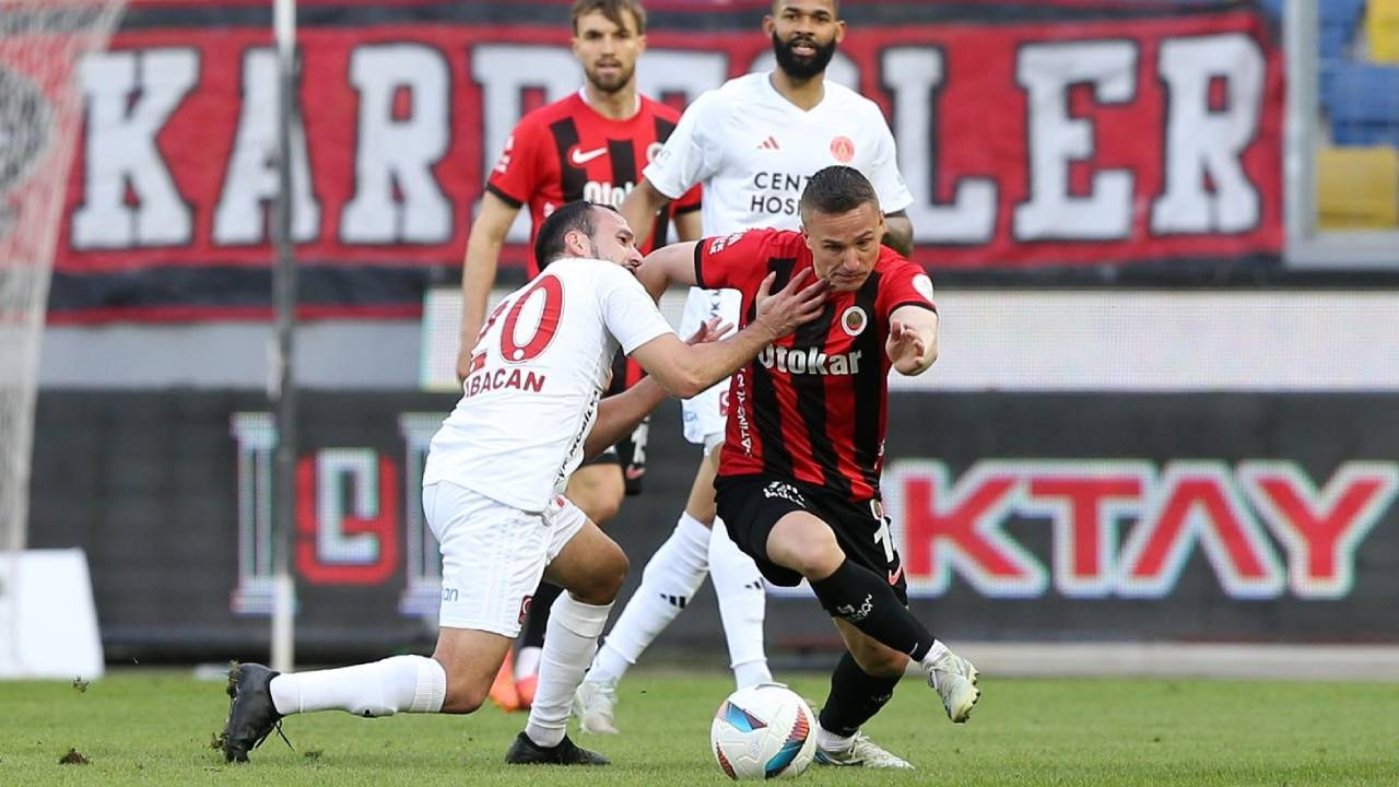 Alkaralar son 2 dakikada 3 puanı kaptı (Gençlerbirliği-Ümraniyespor: 2-1 Maç Sonucu)