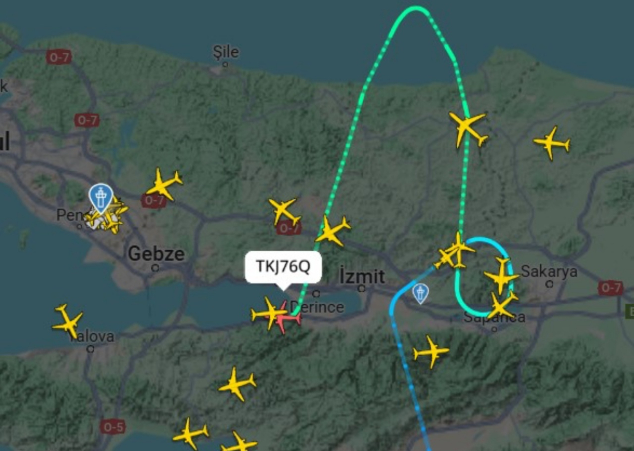 İstanbul'da gerilim dolu anlar: Hava trafiği fırtınadan altüst oldu! Uçaklar havada tur attı...