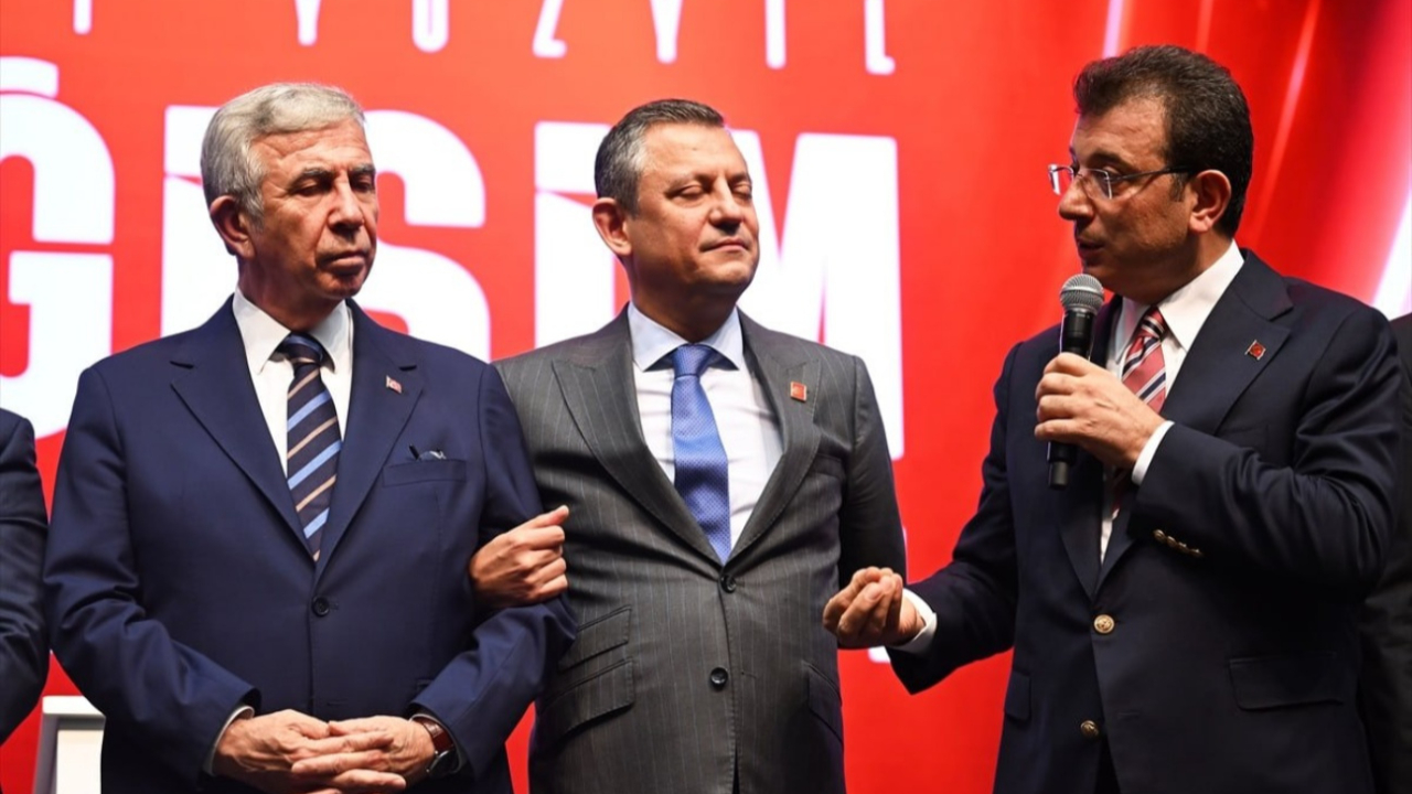 CHP'de panik ve koltuk kavgası! Özgür Özel'den dikkat çeken çıkış: Ekrem Bey içerideyse, en yüksek oyu kim alacaksa o adayımız olur!
