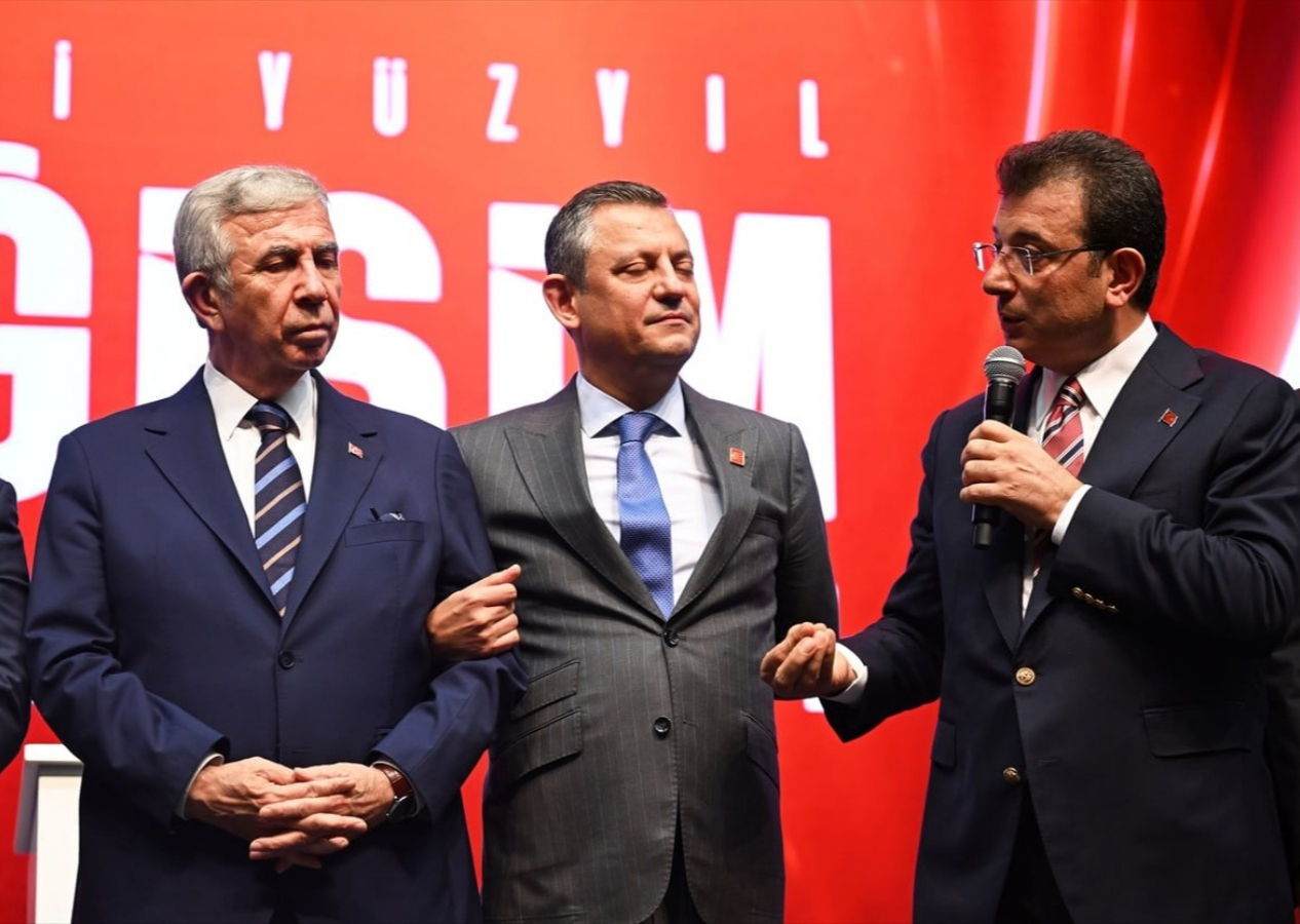 CHP'de panik ve koltuk kavgası! Özgür Özel'den dikkat çeken çıkış: Ekrem Bey içerideyse, en yüksek oyu kim alacaksa o adayımız olur!
