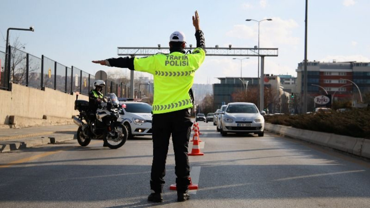 Trafik cezalarına büyük zam ve yeni düzenlemeler yolda! Ehliyete el koyma süresi 10 yıla çıkabilir
