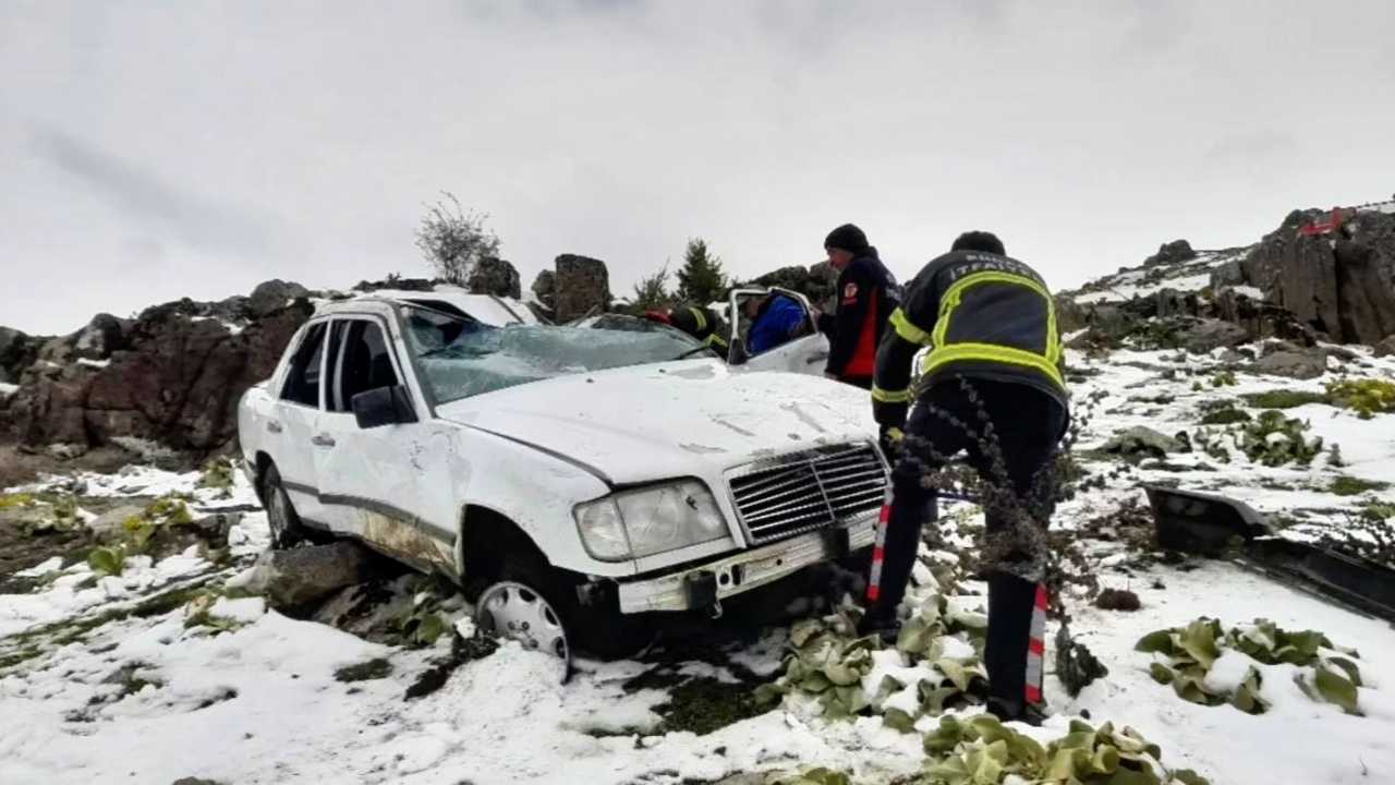 Erbaa'da otomobil 60 metreden yuvarlandı, 4 kişi yaralandı