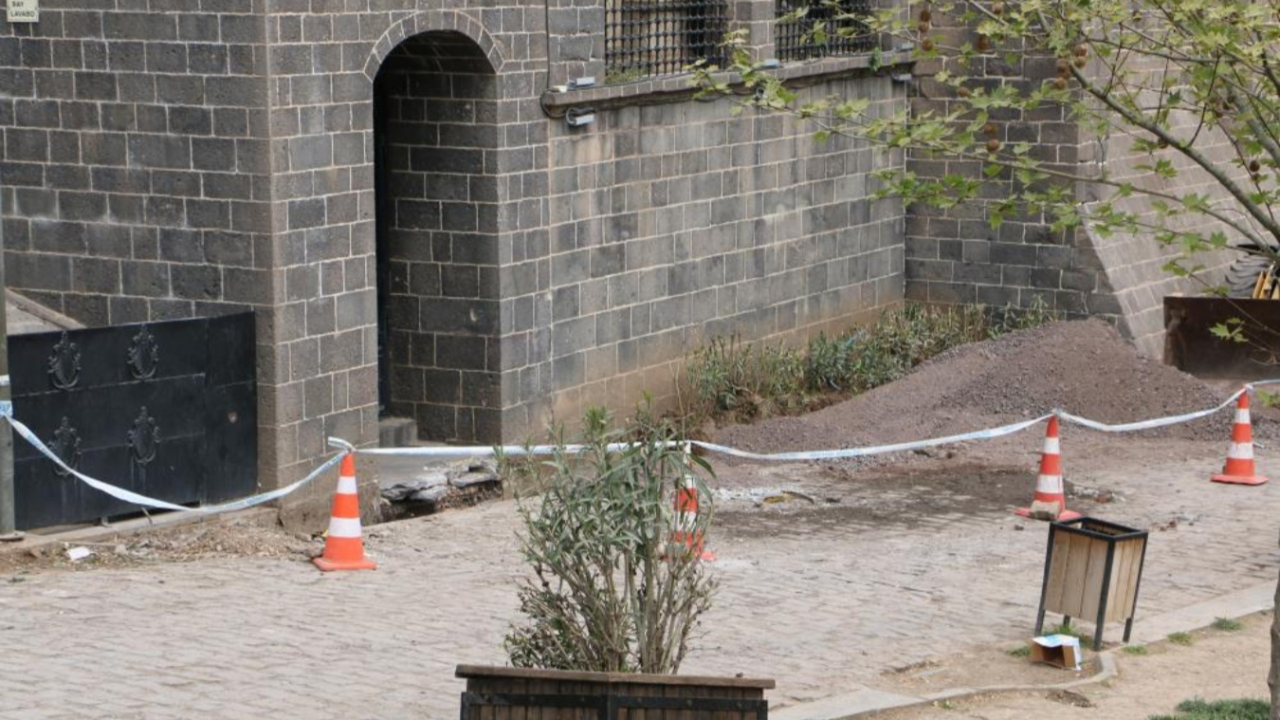 Diyarbakır’da Hz. Süleyman Camii’nde kanalizasyon krizi: Sahabe kabirleri altında pis su!
