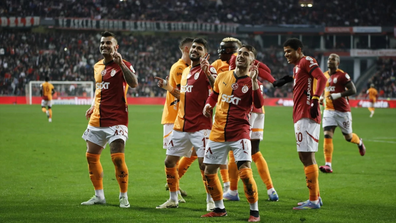 Galatasaray'dan Forvet Hattına Yerli Bomba! Osimhen Giderse Trabzonspor'un Yıldızı Geliyor