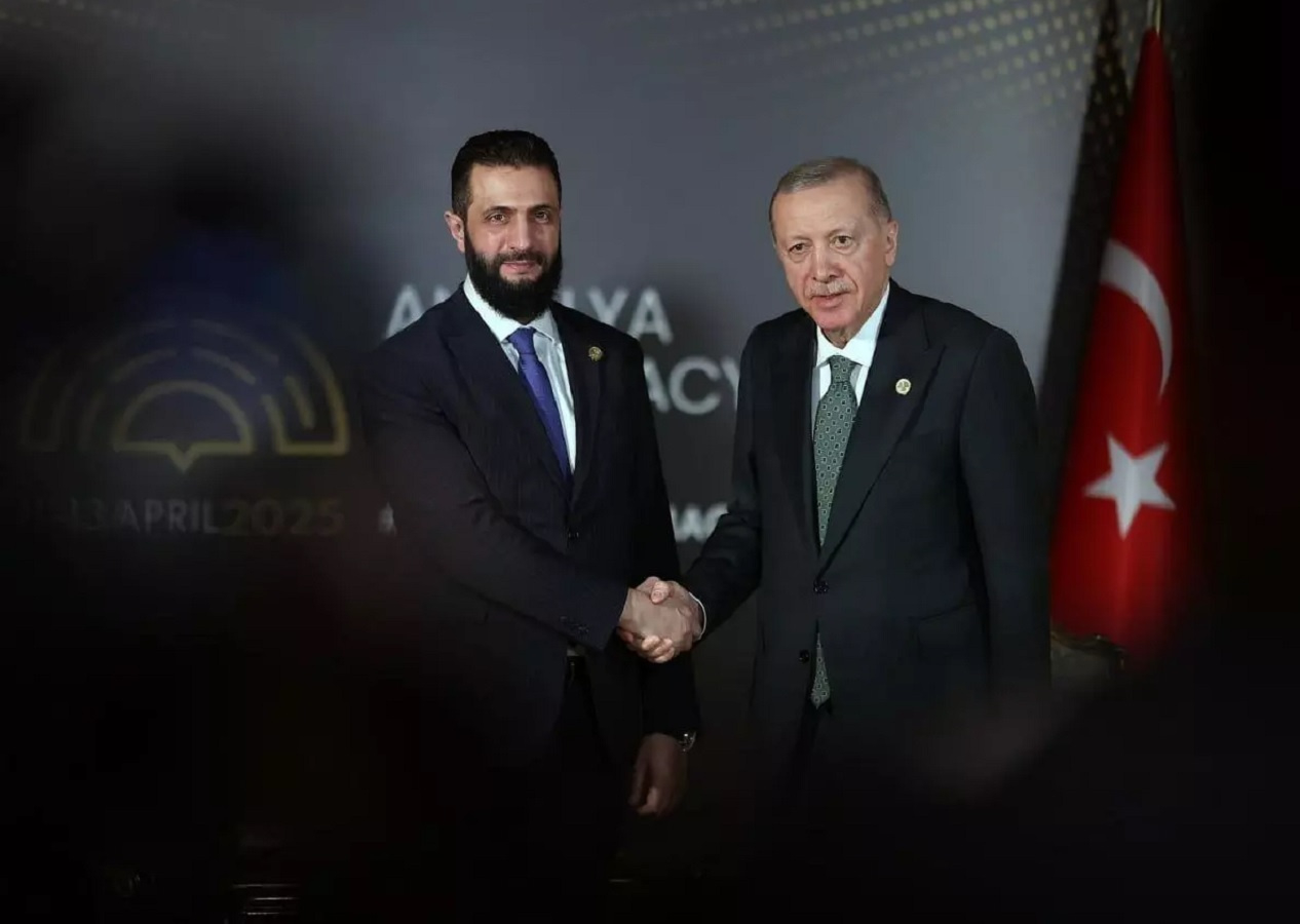 Cumhurbaşkanı Erdoğan Suriye Cumhurbaşkanı Şara ile görüştü! Küresel gündem başlıkları ele alındı...