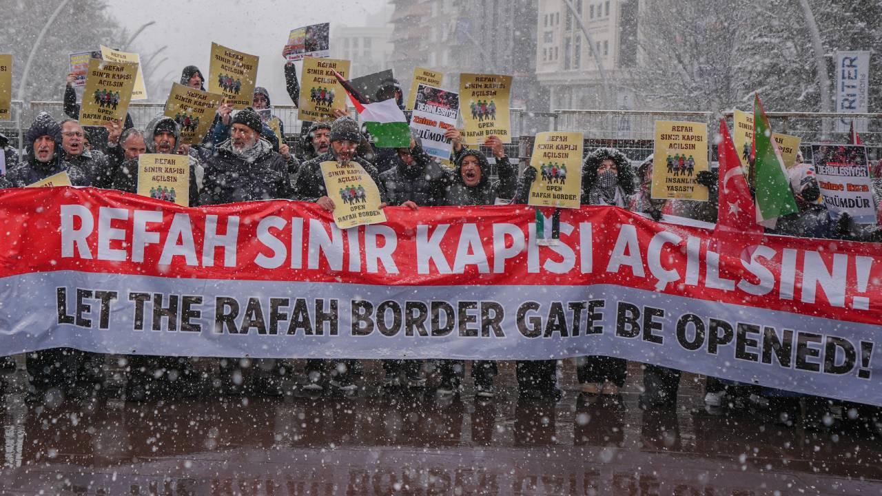 ANFİDAP, "Refah Sınır Kapısı'nın açılması" talebiyle Ankara'da gösteri düzenledi