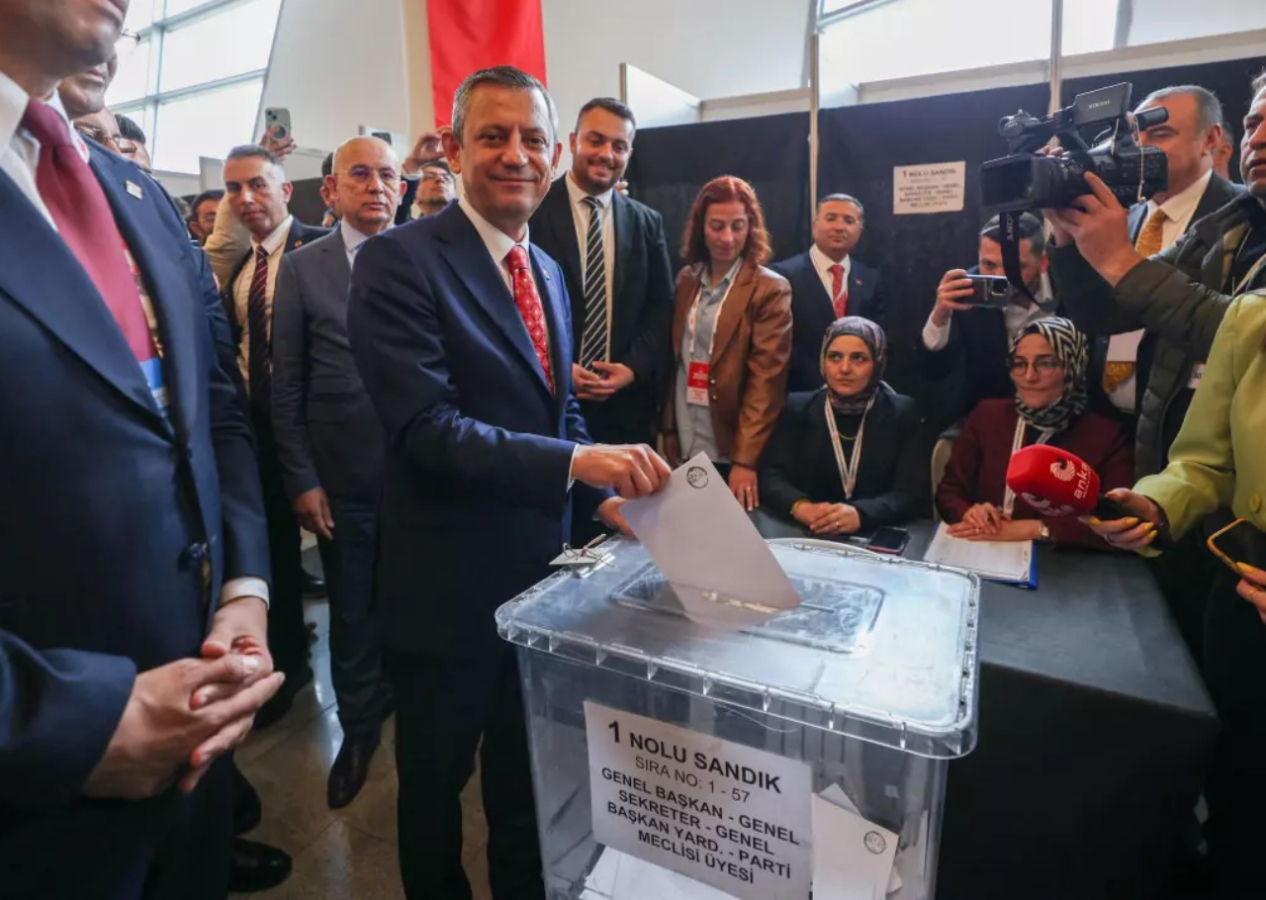 CHP’de kurultay sonrası hesaplar karıştı: Muhalifler tasfiye mi oldu, güç mü kazandı?