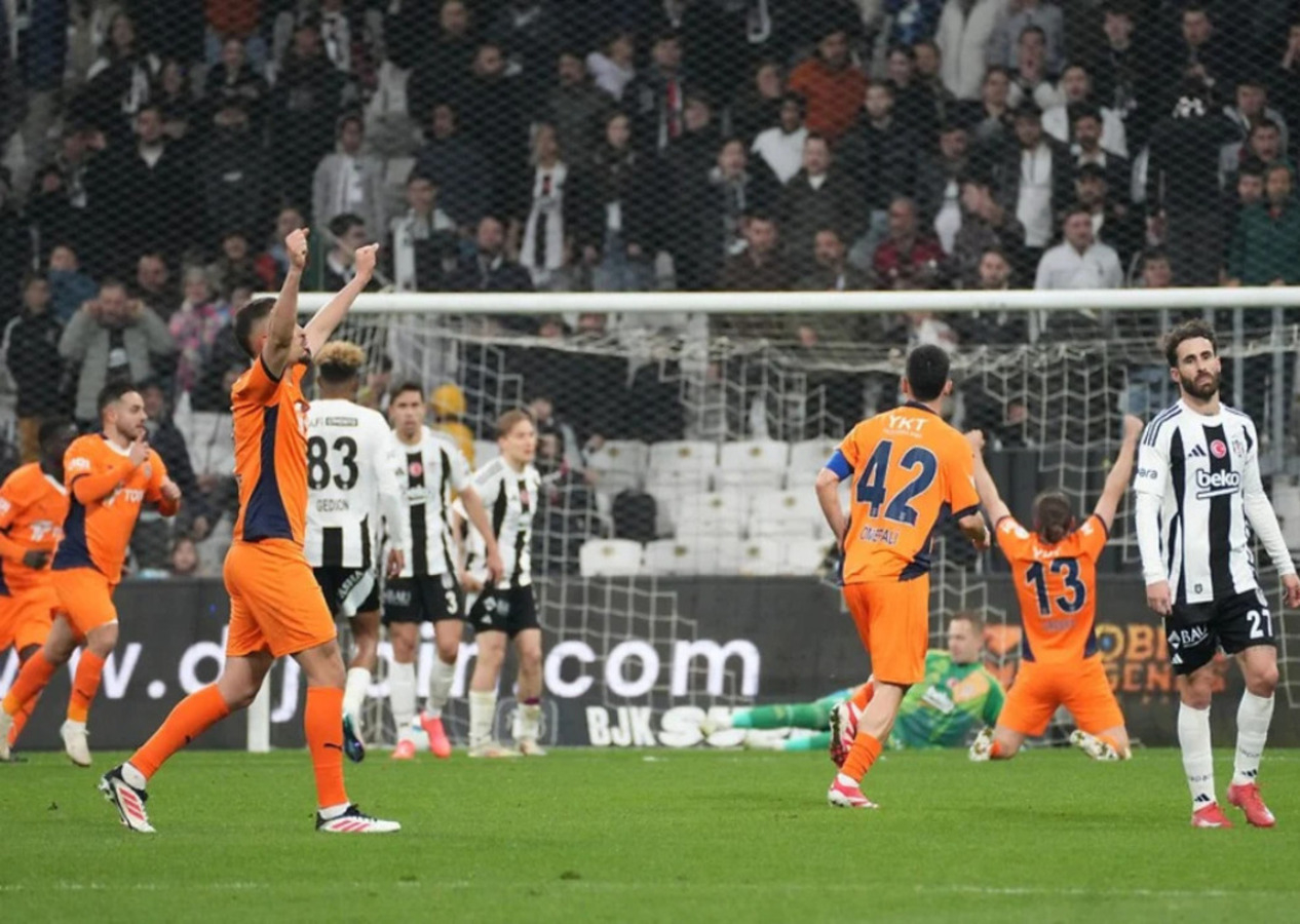 Yusuf Sarı Dolmabahçe'de şov yaptı, Beşiktaş Başakşehir'e takıldı (Beşiktaş 0 - 2 Başakşehir | Maçın özeti)