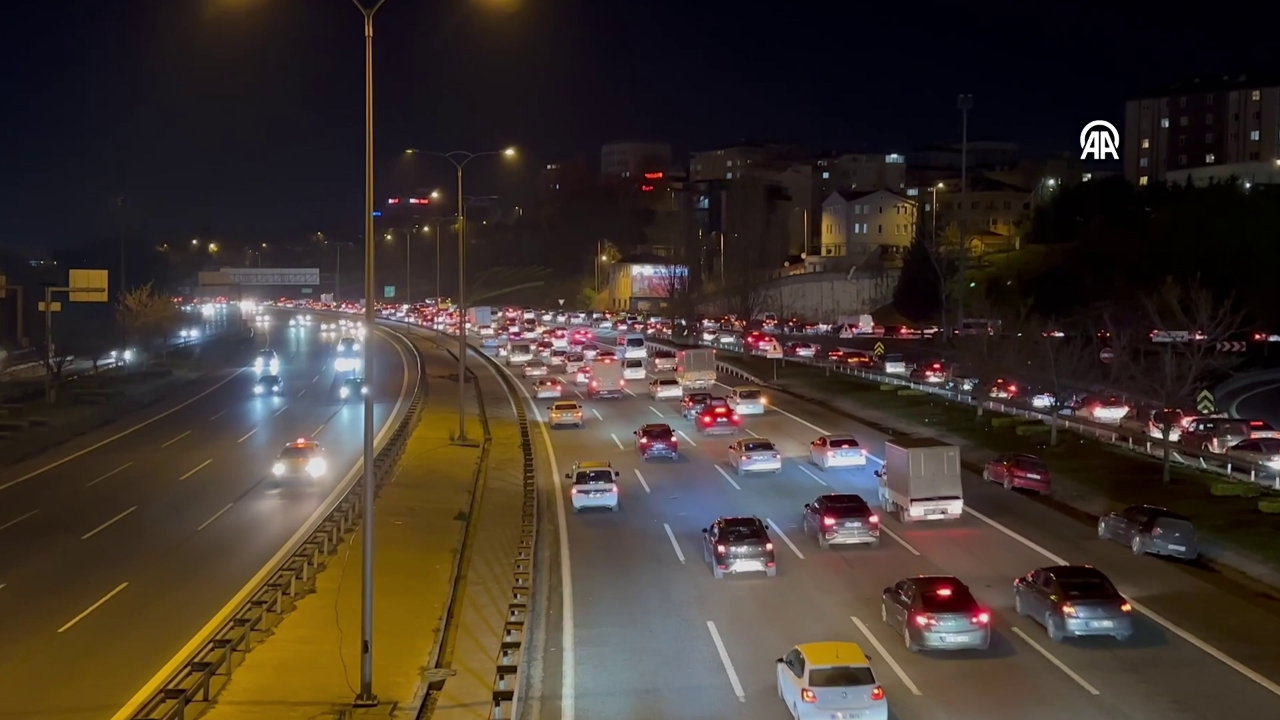 TEM'deki zincirleme kaza, FSM Köprüsü girişinde trafik yoğunluğuna neden oldu